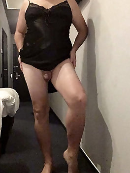 Pantyhose or bare legs?