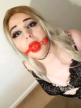 Immoral tgirl cutie in her solo play
